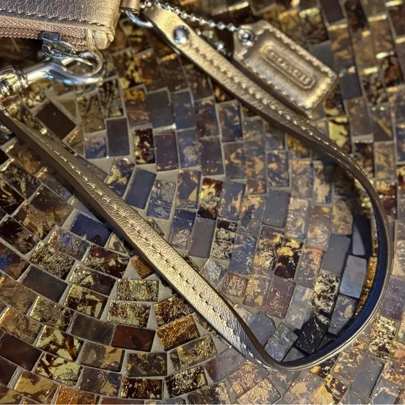 Vintage Coach Cream and Gold Large Wristlet - Picture 6 of 9